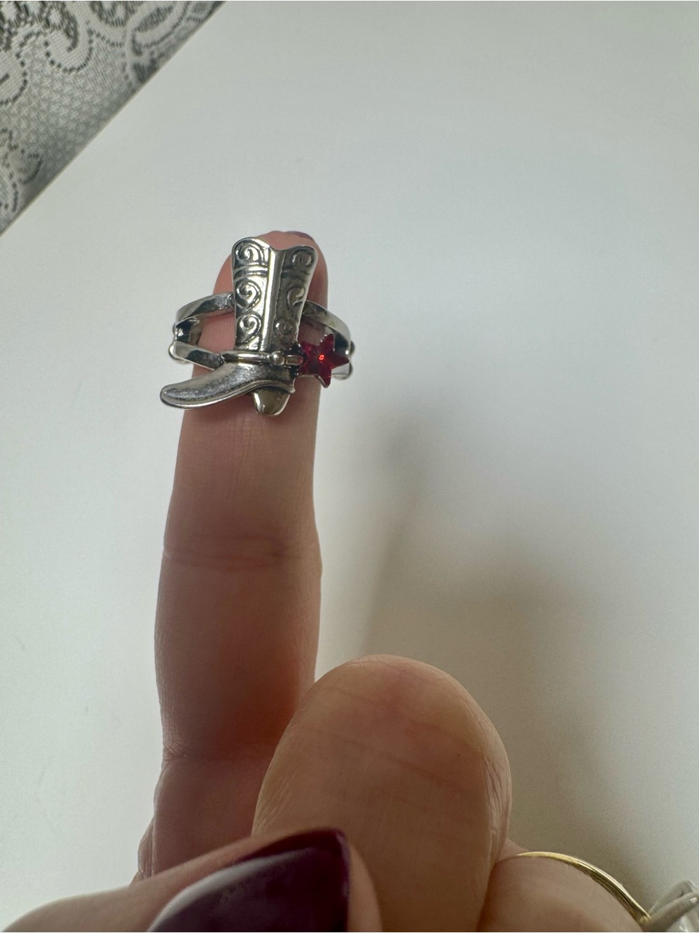 Silver-Tone Western Boot Ring with Red Spur- elastic band